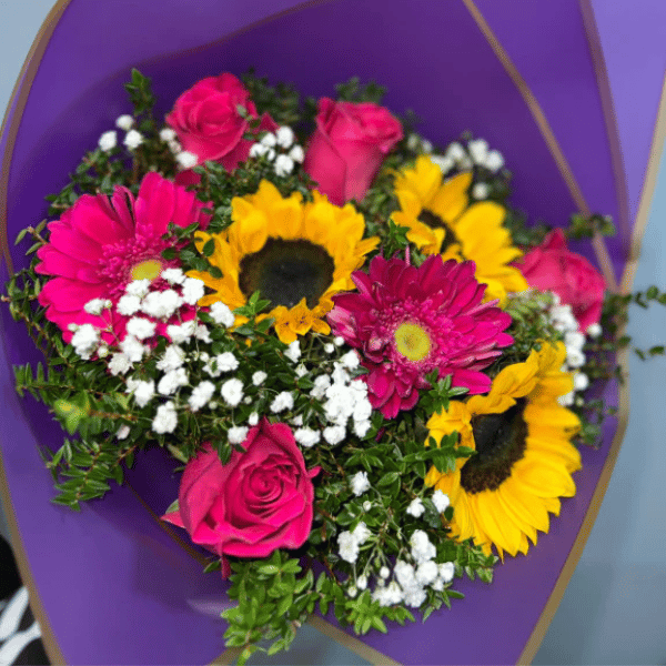 Ramo de rosas, gerberas y girasoles