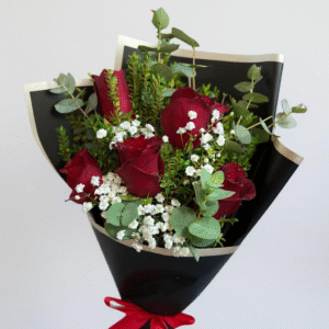 Ramo de 5 rosas escalonadas con eucaliptos