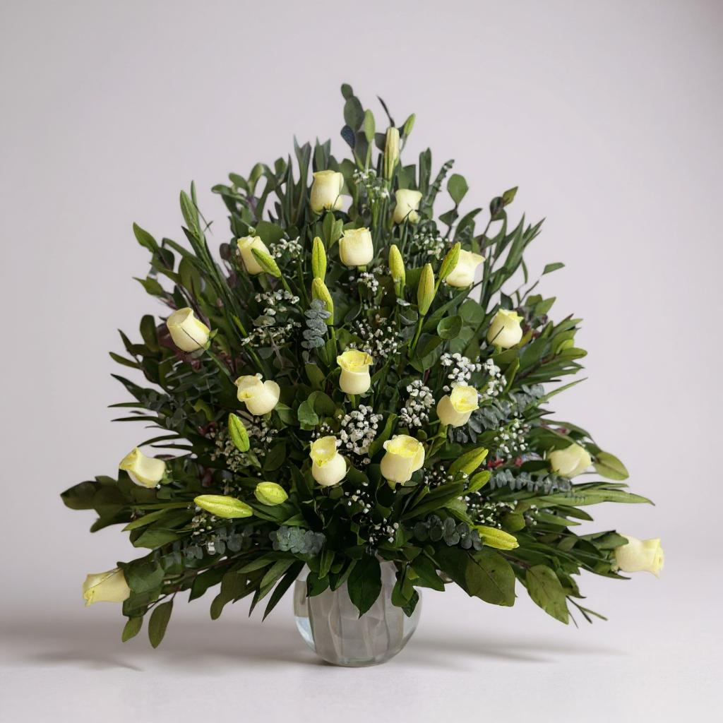 Arreglo floral gigante en pecera de vidrio blanco