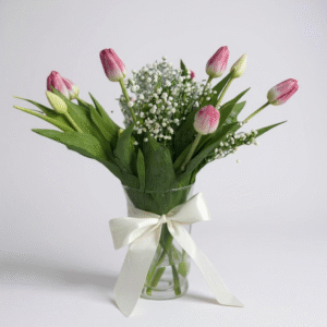 10 tulipanes rosados en florero de vidrio