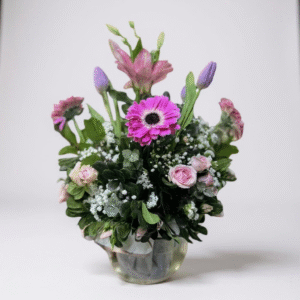 Pecera rosada con mix de flores