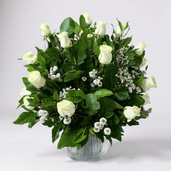 Pecera de 25 rosas blancas