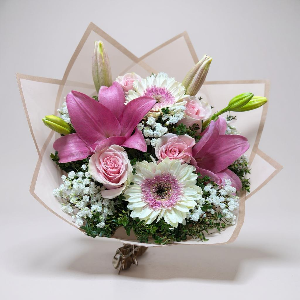 Ramo mix de flores en tonos rosados