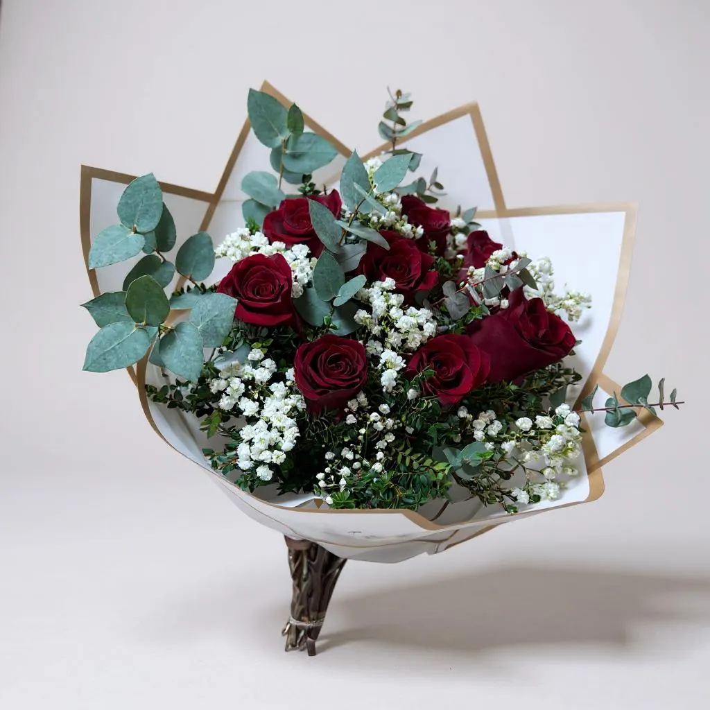8 rosas rojas con eucaliptos - Imagen 4