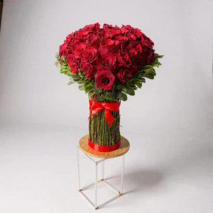 Corazón 3D de 60 rosas rojas