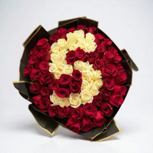 75 rosas rojas y blancas con inicial o número