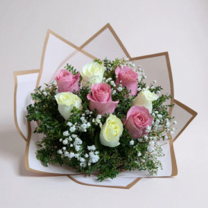 Ramo de 8 rosas rosadas y blancas