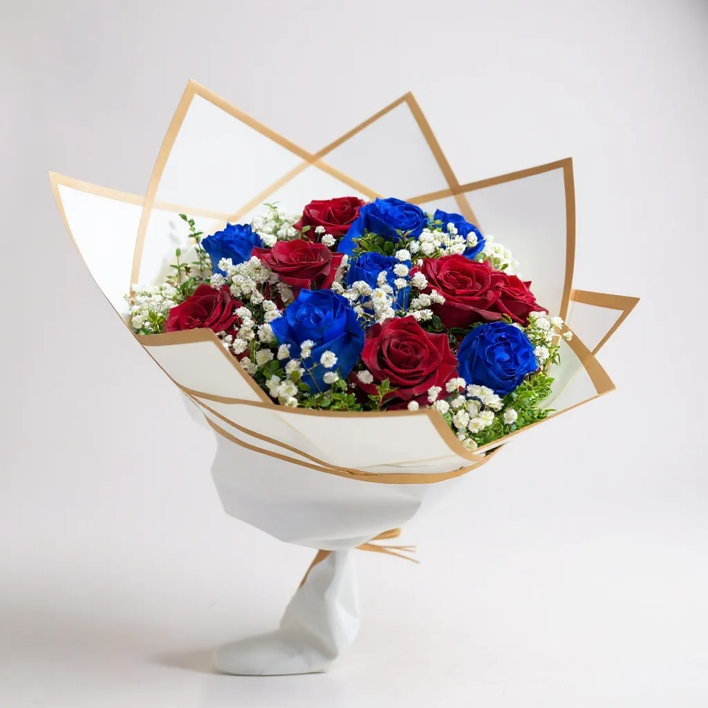 12 rosas rojas y azules