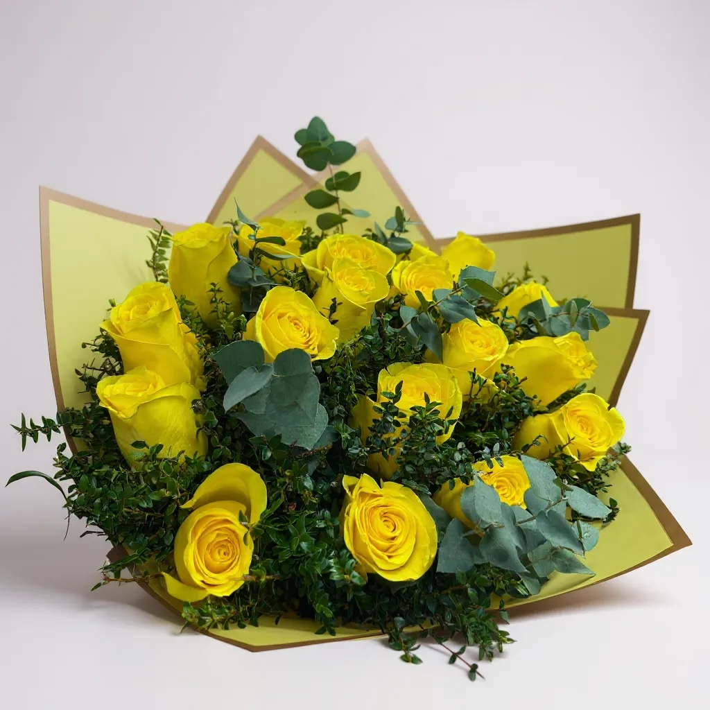 20 rosas amarillas con eucaliptos - Imagen 3