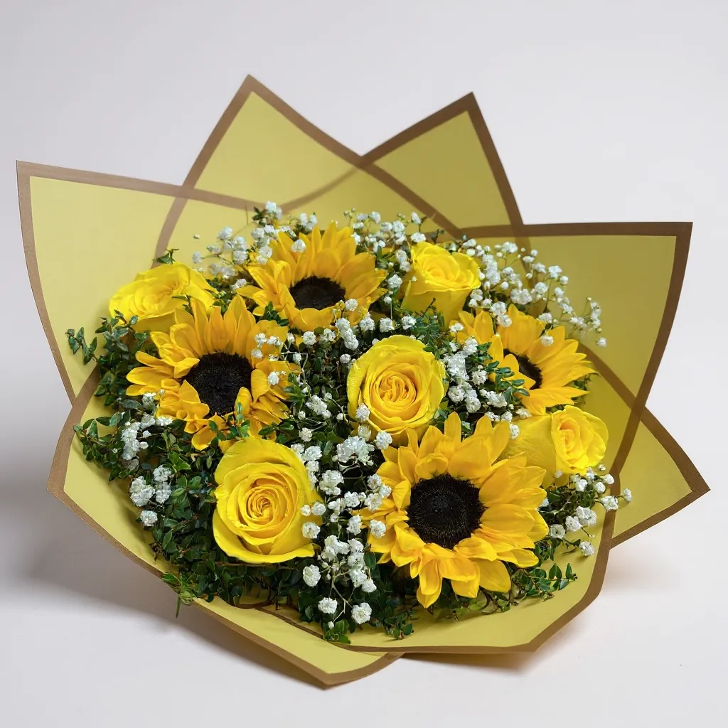 Ramo de 5 rosas amarillas y 4 girasoles